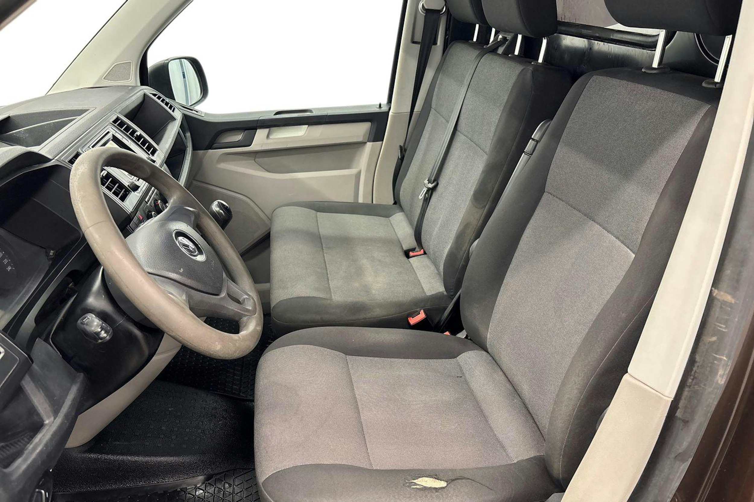 ruskea (beige) Volkswagen Transporter 2018 kuva 8.