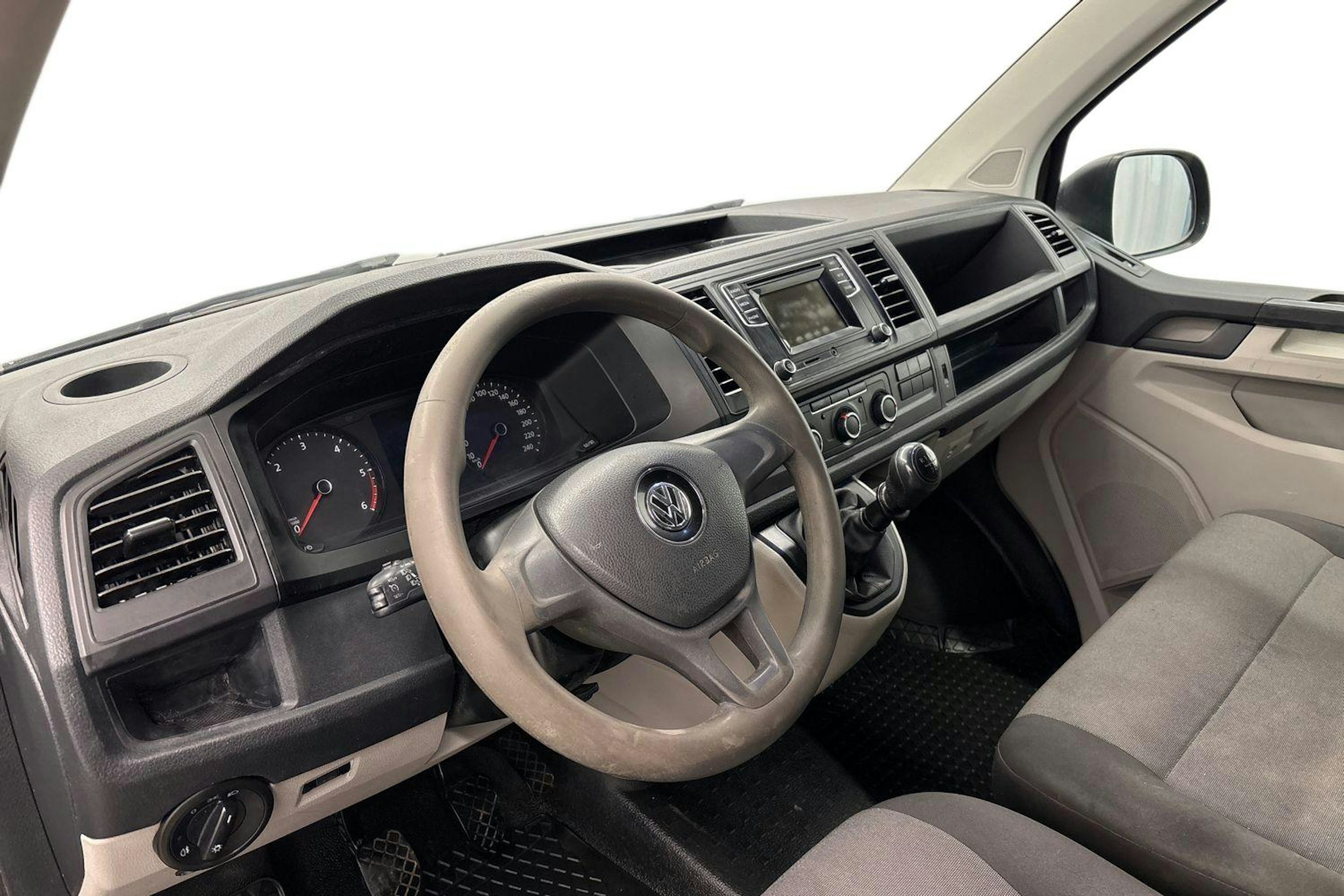 ruskea (beige) Volkswagen Transporter 2018 kuva 9.