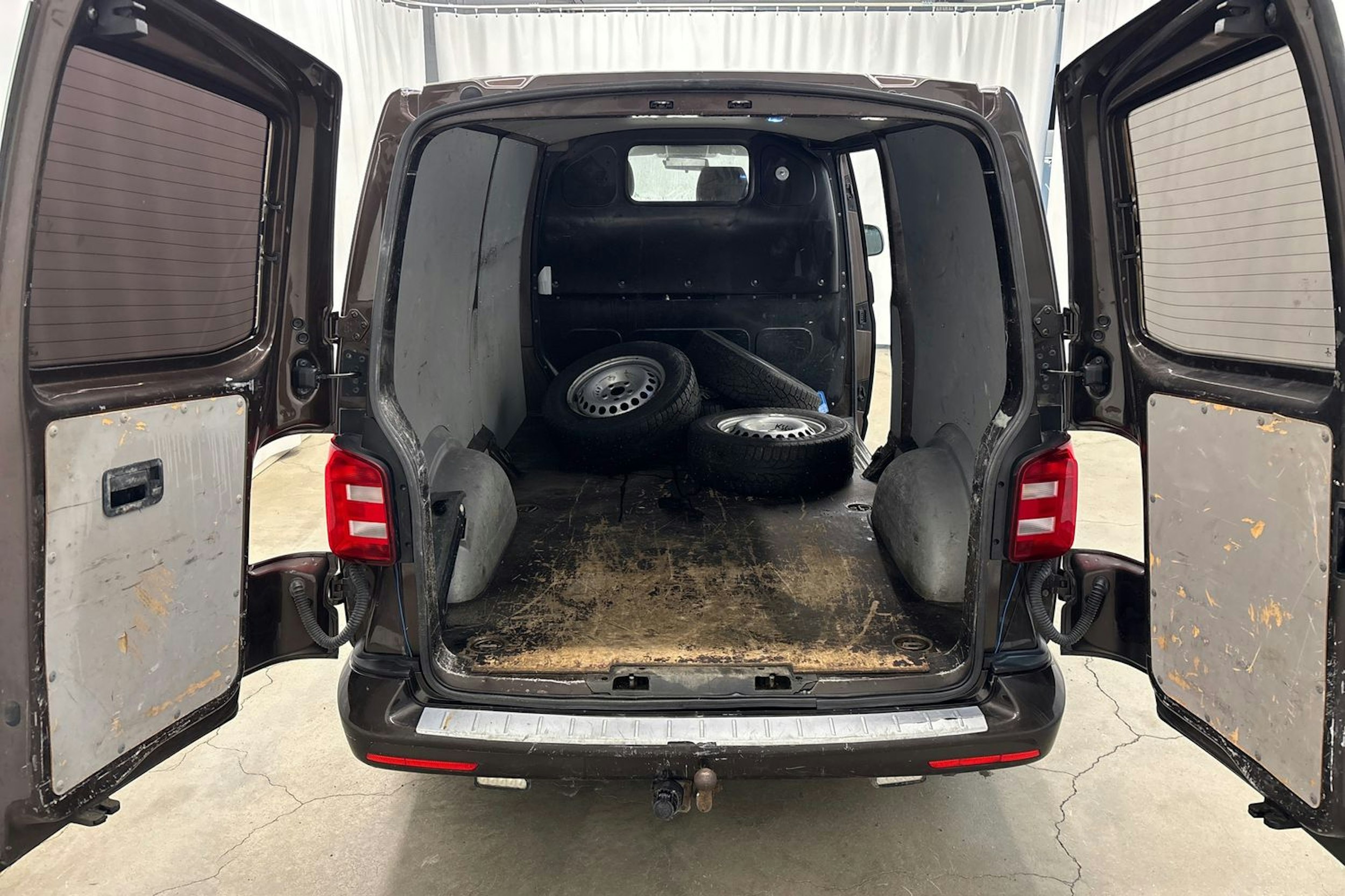 ruskea (beige) Volkswagen Transporter 2018 kuva 16.