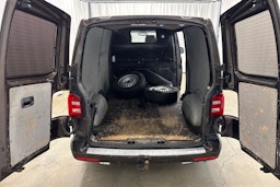 ruskea (beige) Volkswagen Transporter 2018 kuva 16.