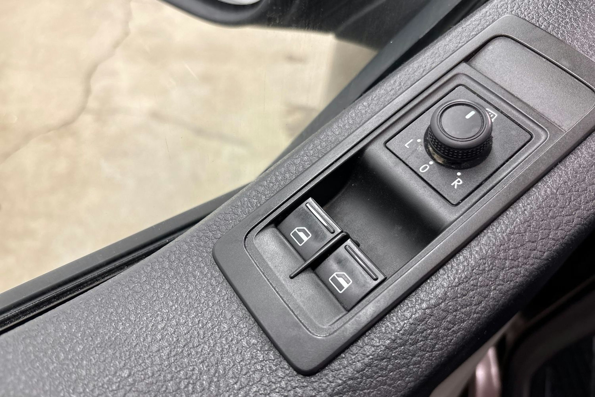 ruskea (beige) Volkswagen Transporter 2018 kuva 17.