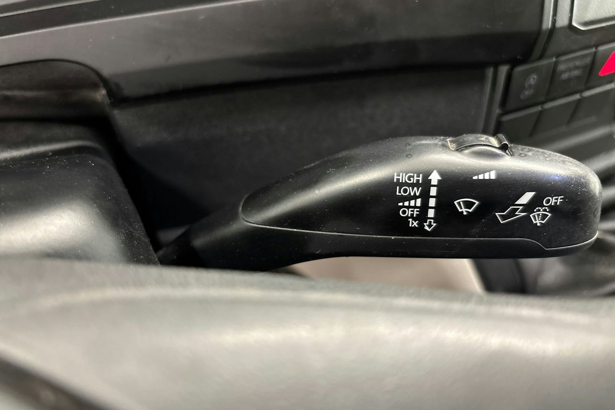 ruskea (beige) Volkswagen Transporter 2018 kuva 20.