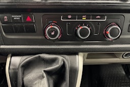 ruskea (beige) Volkswagen Transporter 2018 kuva 22.