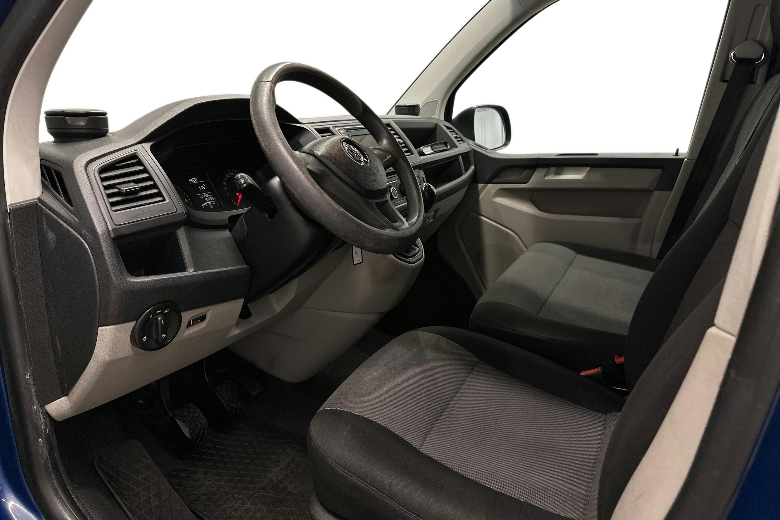 sininen Volkswagen Transporter 2018 kuva 6.