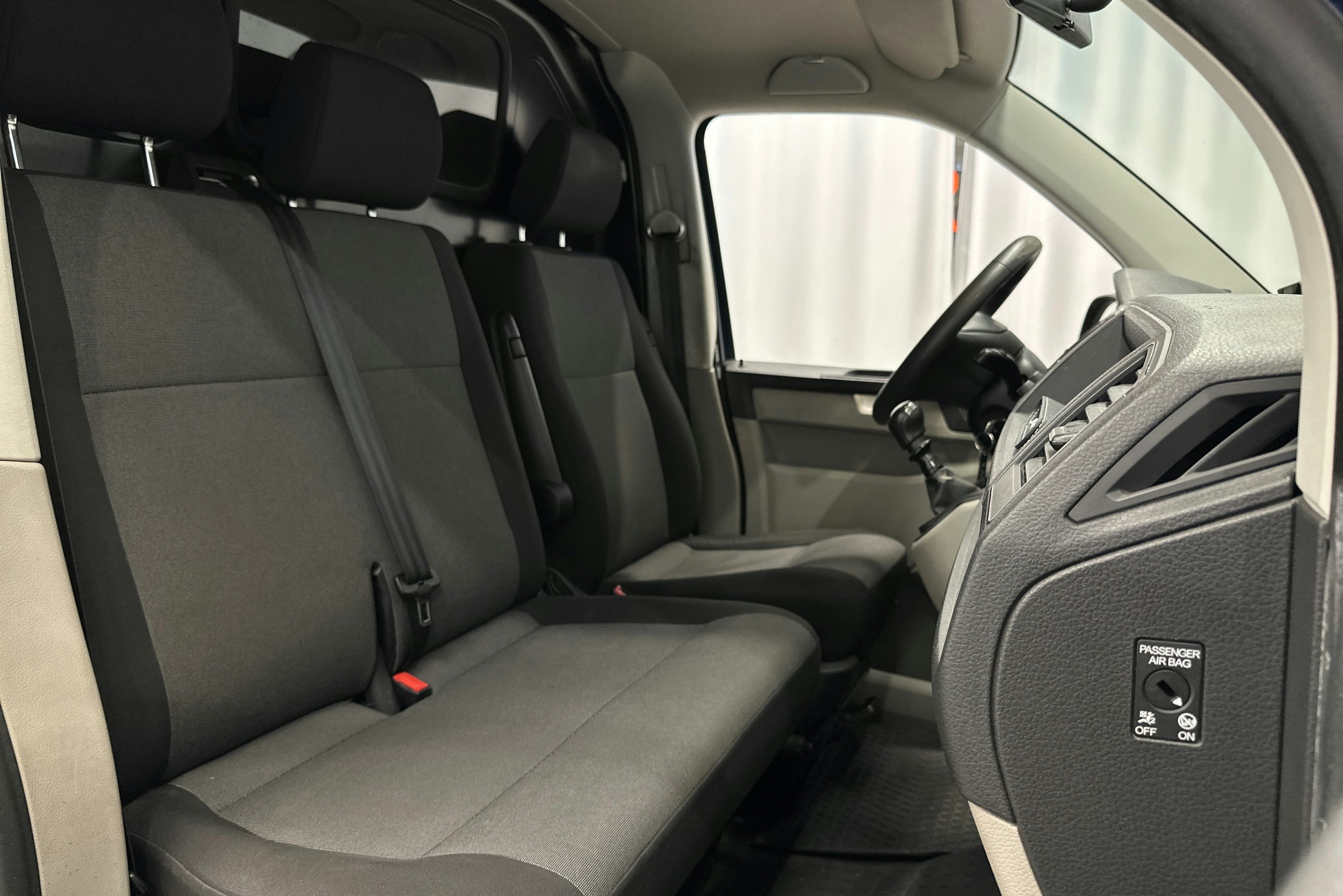 sininen Volkswagen Transporter 2018 kuva 10.