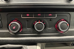 sininen Volkswagen Transporter 2018 kuva 14.