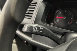 sininen Volkswagen Transporter 2018 kuva 16.