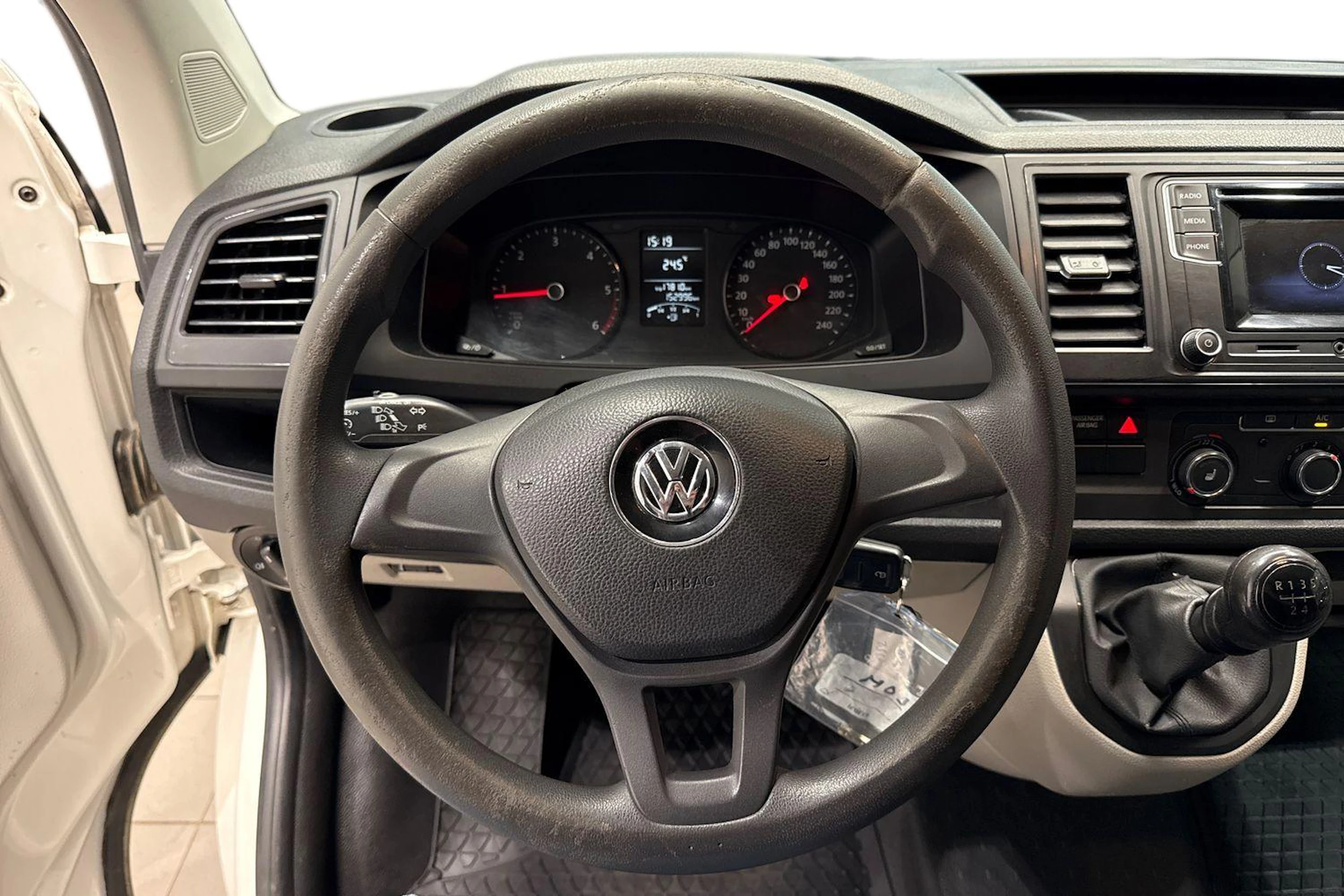 Valkoinen Volkswagen TRANSPORTER 2018 kuva 9.