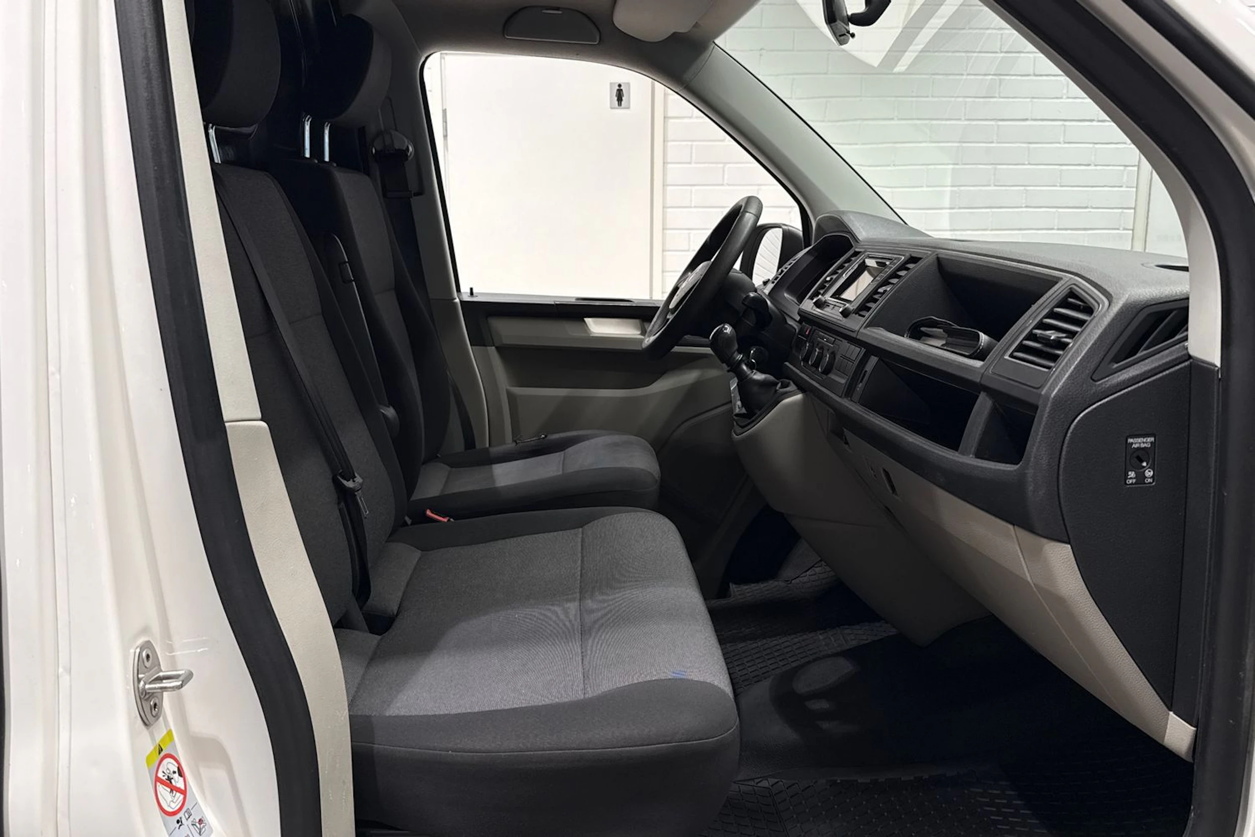 Valkoinen Volkswagen TRANSPORTER 2018 kuva 13.