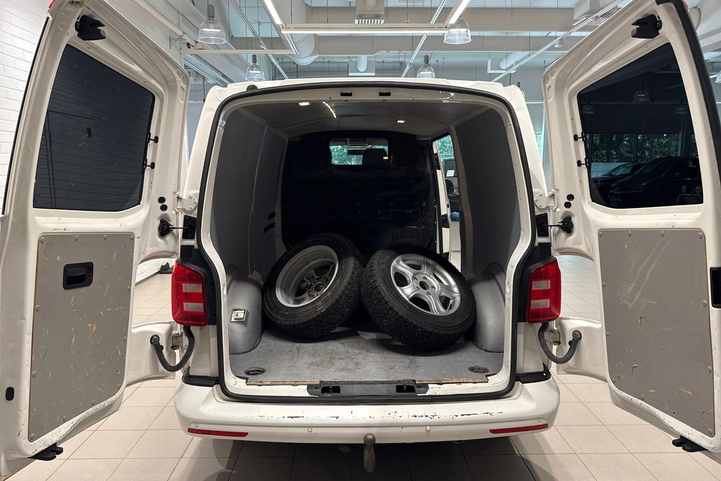 Valkoinen Volkswagen TRANSPORTER 2018 kuva 15.