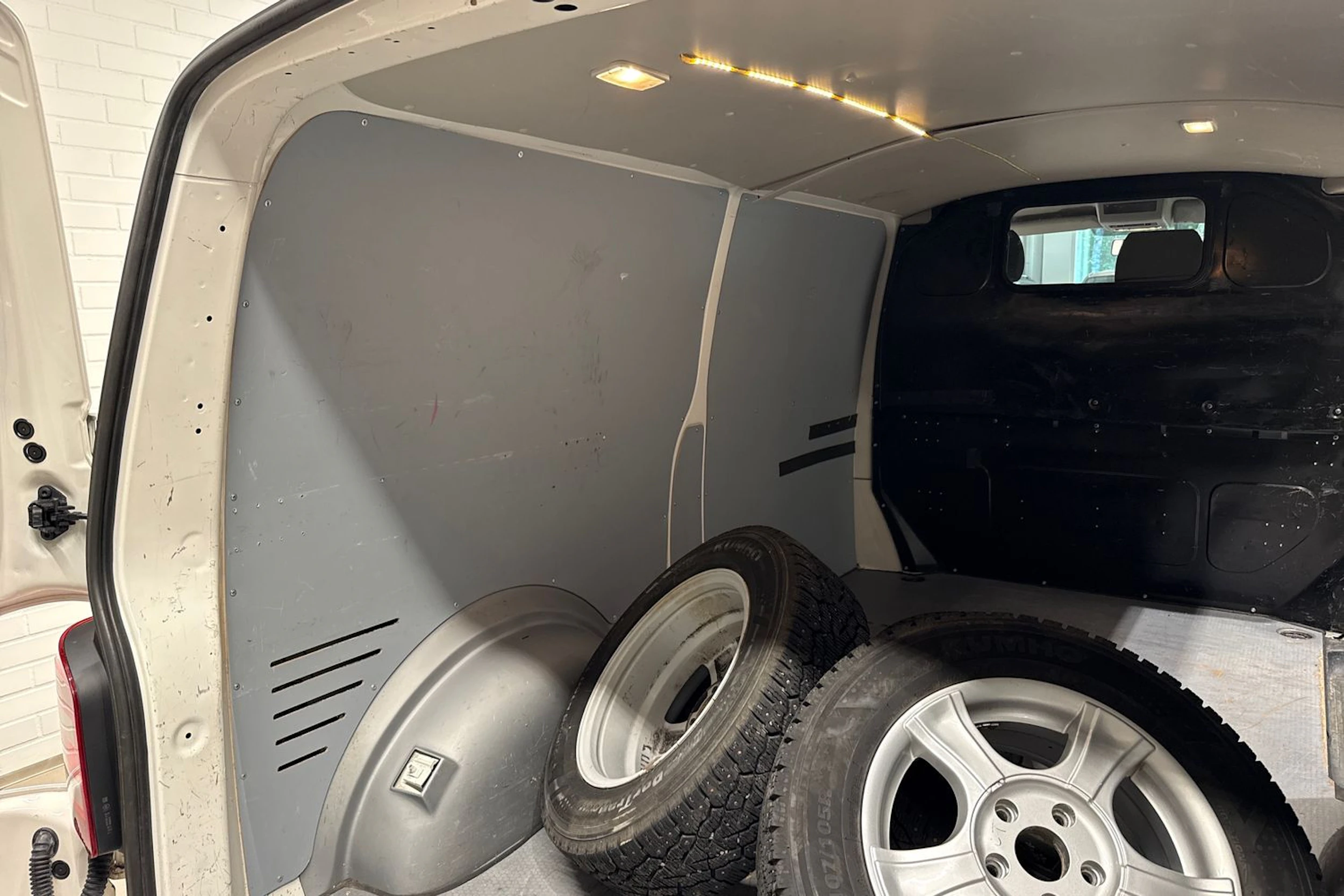 Valkoinen Volkswagen TRANSPORTER 2018 kuva 16.
