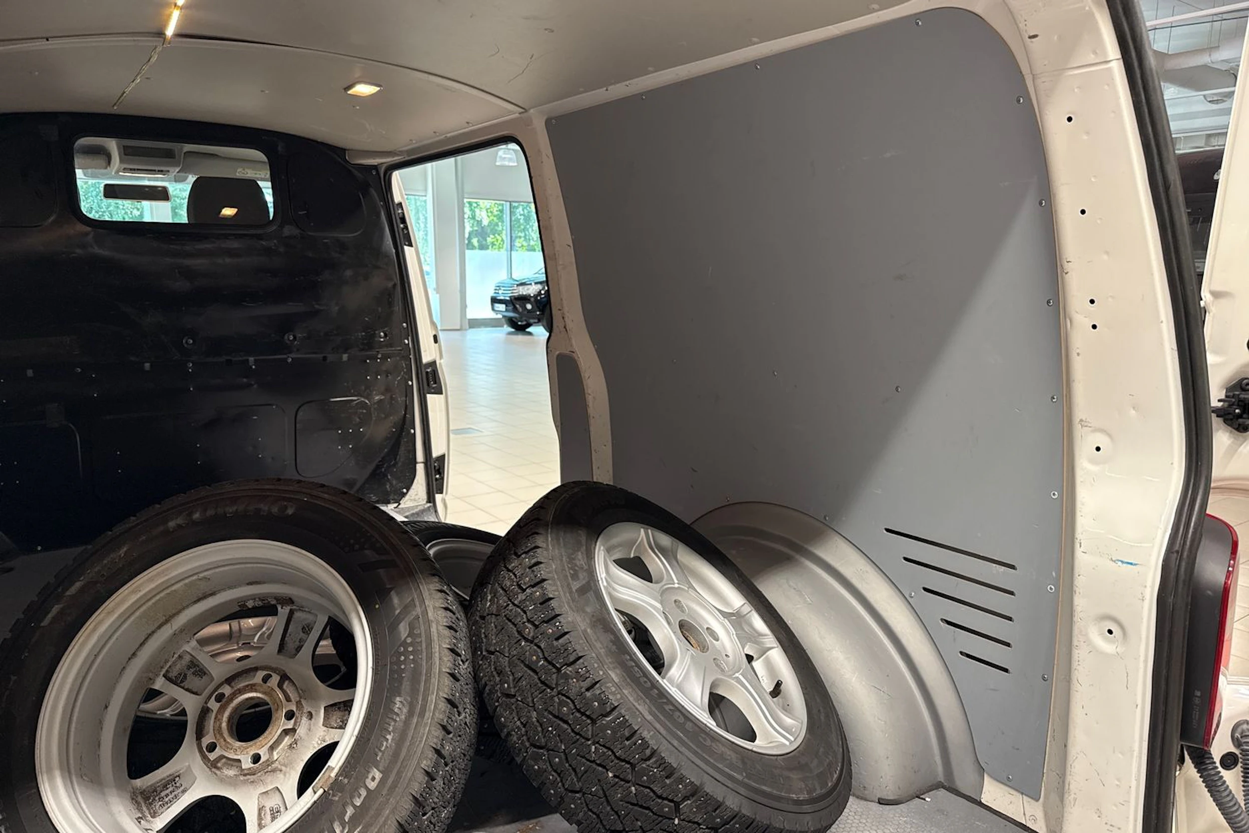 Valkoinen Volkswagen TRANSPORTER 2018 kuva 17.