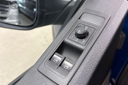 Sininen Volkswagen TRANSPORTER 2018 kuva 15.