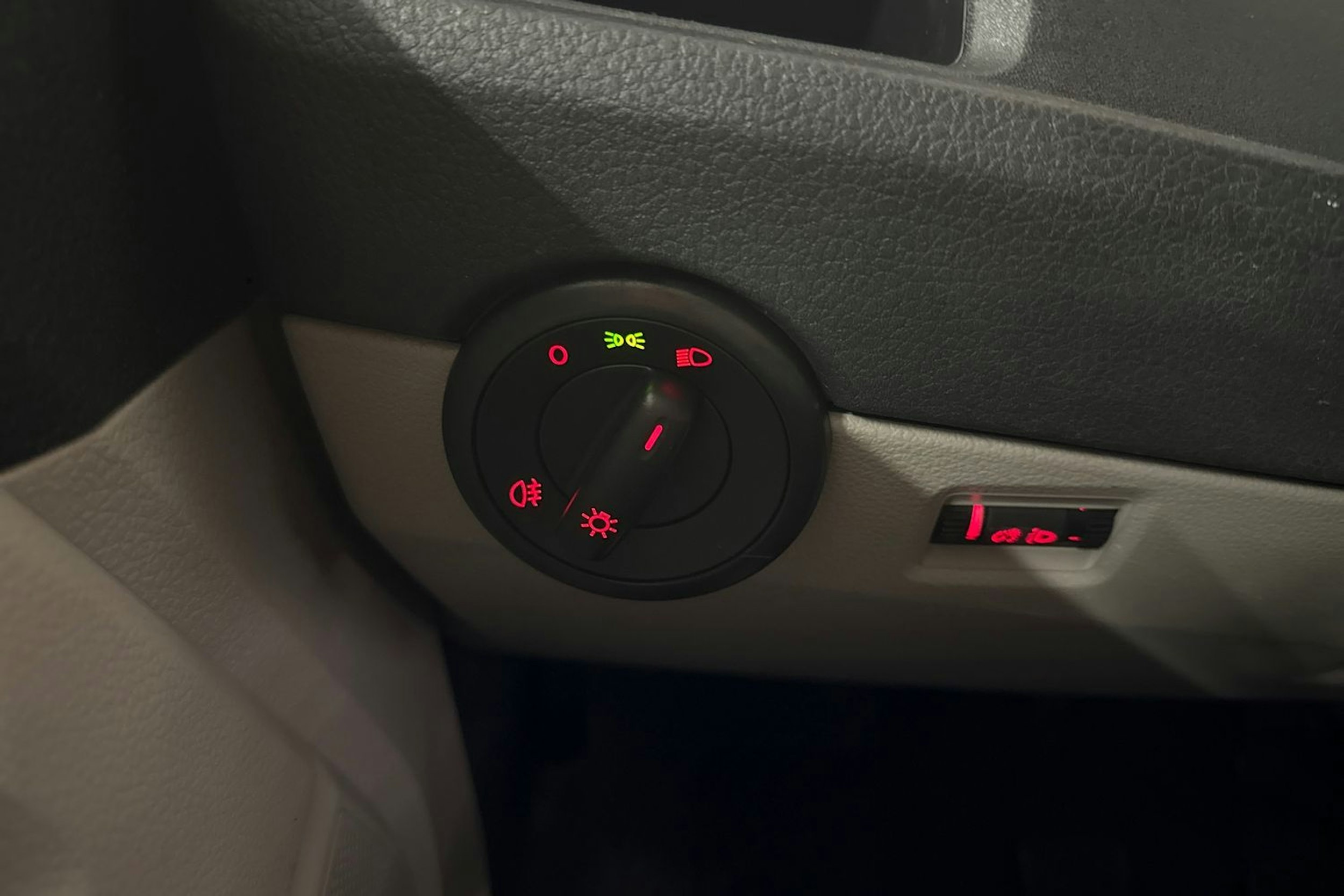 Sininen Volkswagen TRANSPORTER 2018 kuva 16.