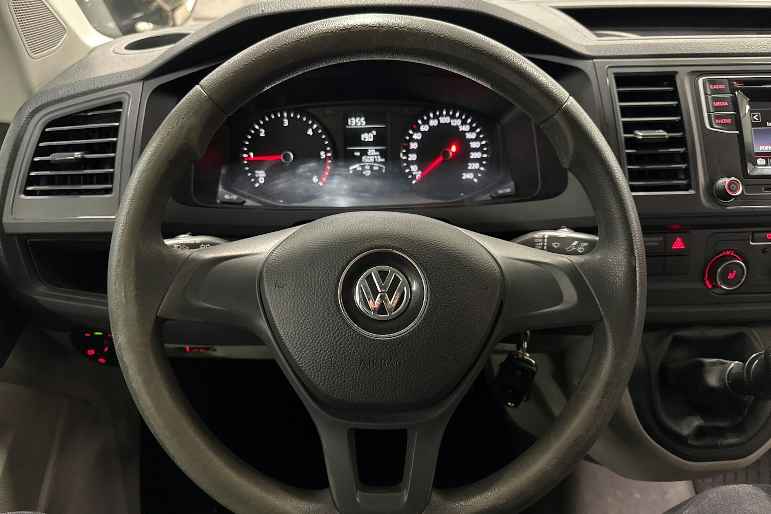 Sininen Volkswagen TRANSPORTER 2018 kuva 17.