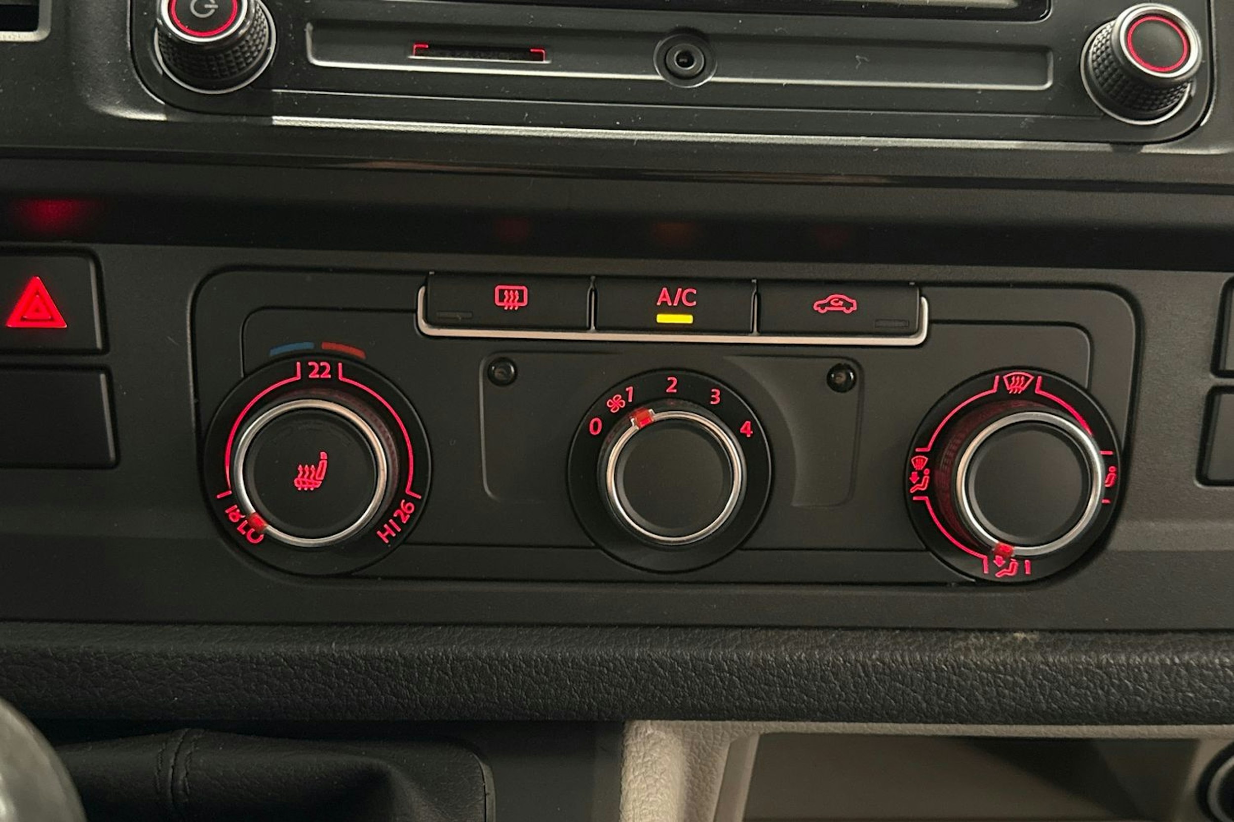 Sininen Volkswagen TRANSPORTER 2018 kuva 19.