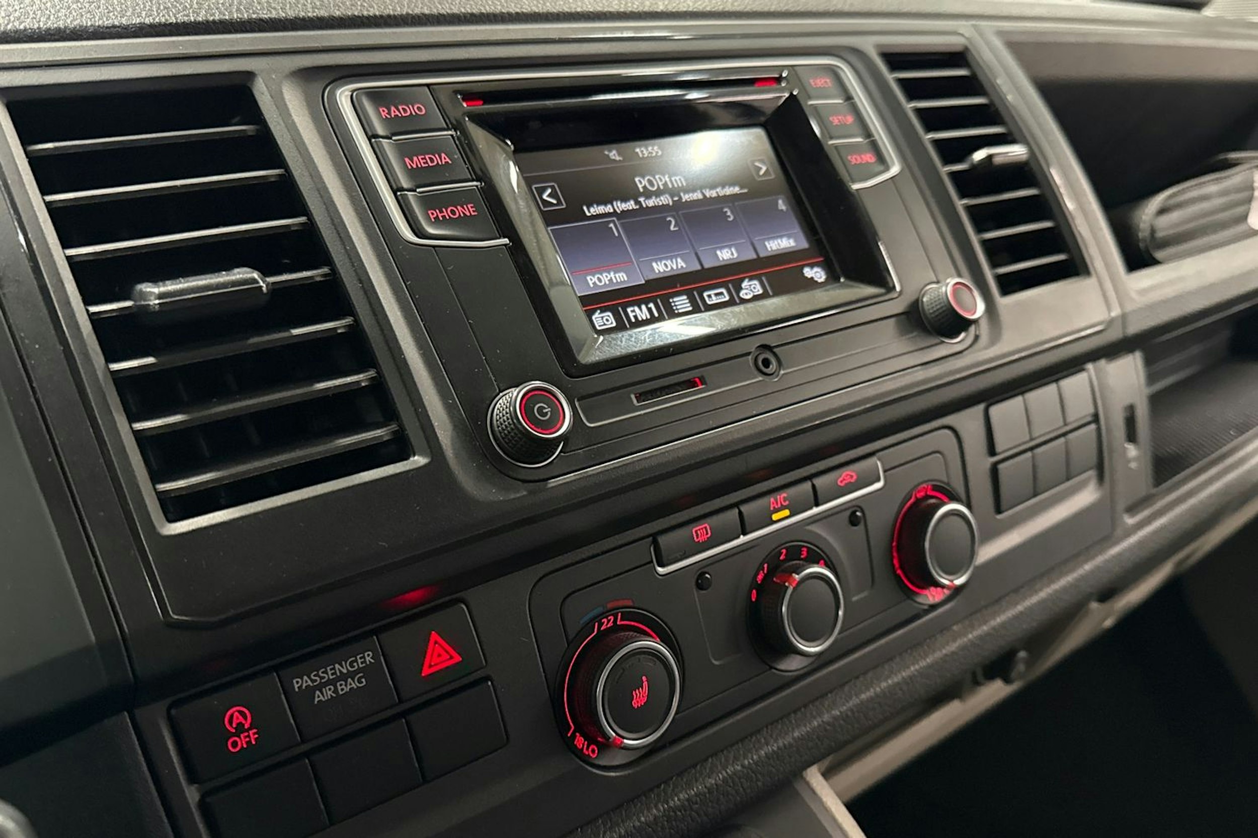 Sininen Volkswagen TRANSPORTER 2018 kuva 21.