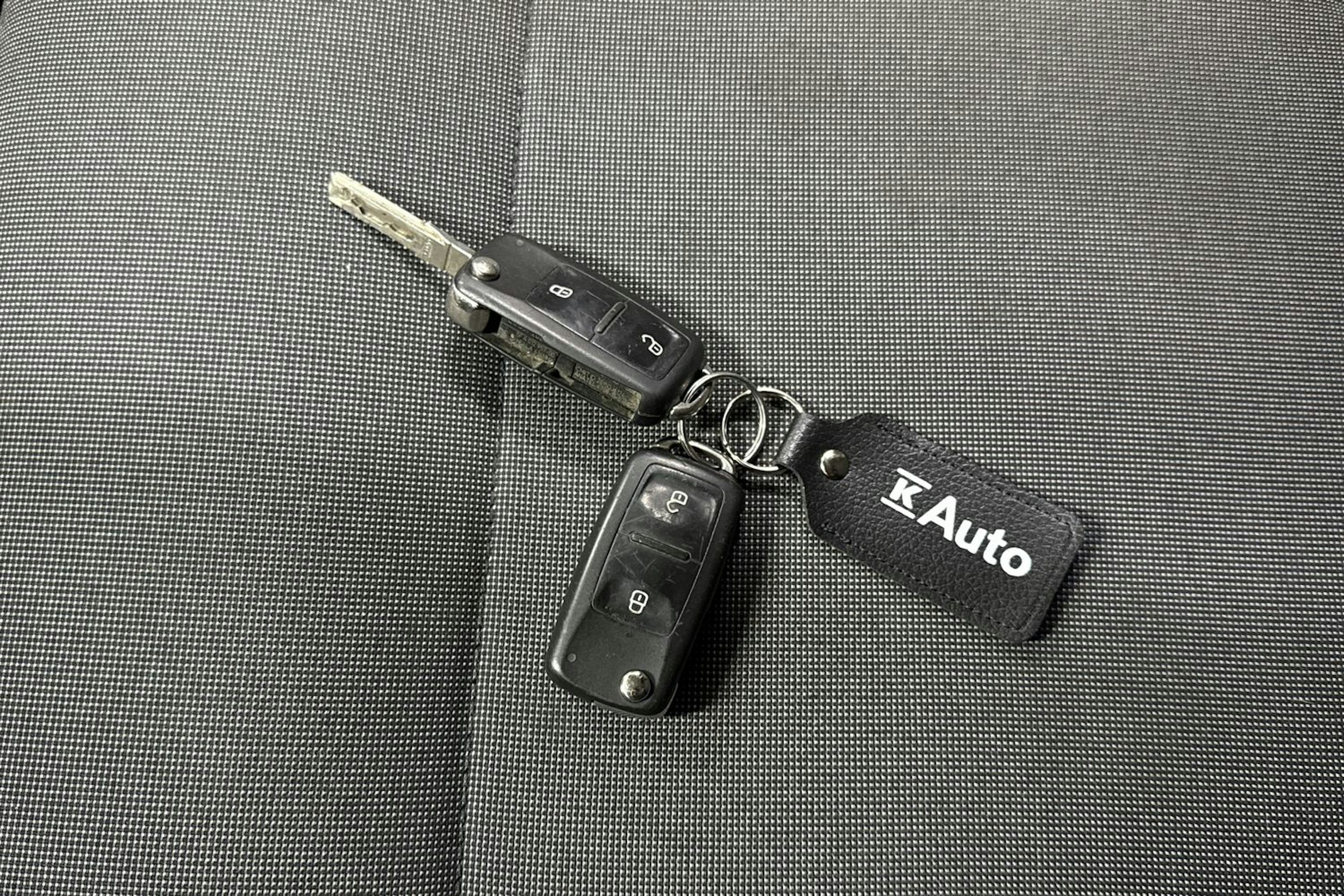 Sininen Volkswagen TRANSPORTER 2018 kuva 23.