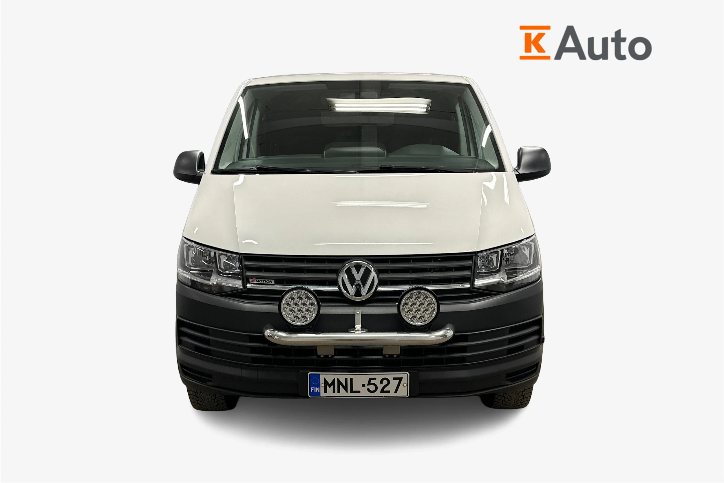 valkoinen Volkswagen Transporter 2018 kuva 4.