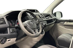 valkoinen Volkswagen Transporter 2018 kuva 6.
