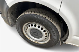 valkoinen Volkswagen Transporter 2018 kuva 9.