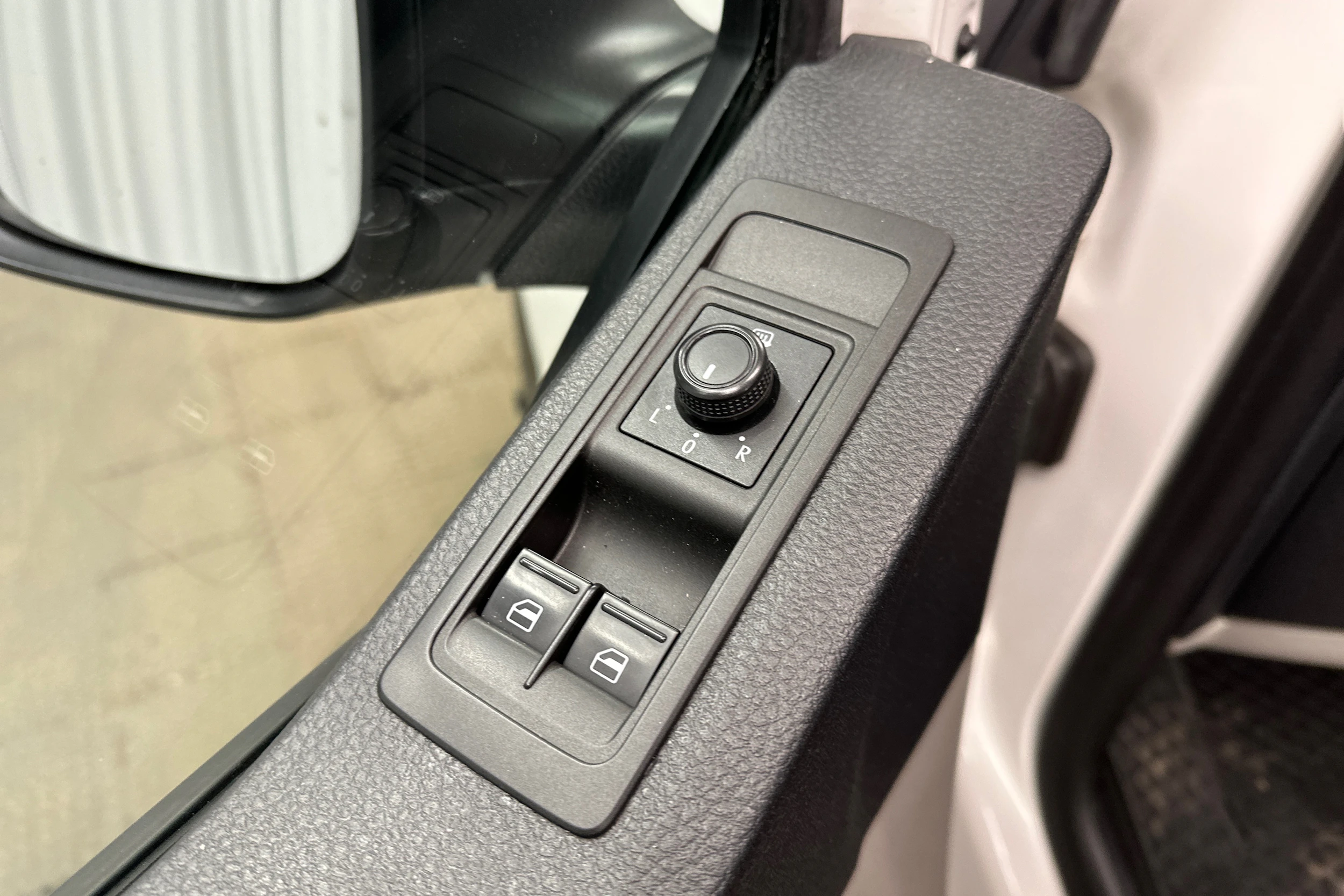 valkoinen Volkswagen Transporter 2018 kuva 10.