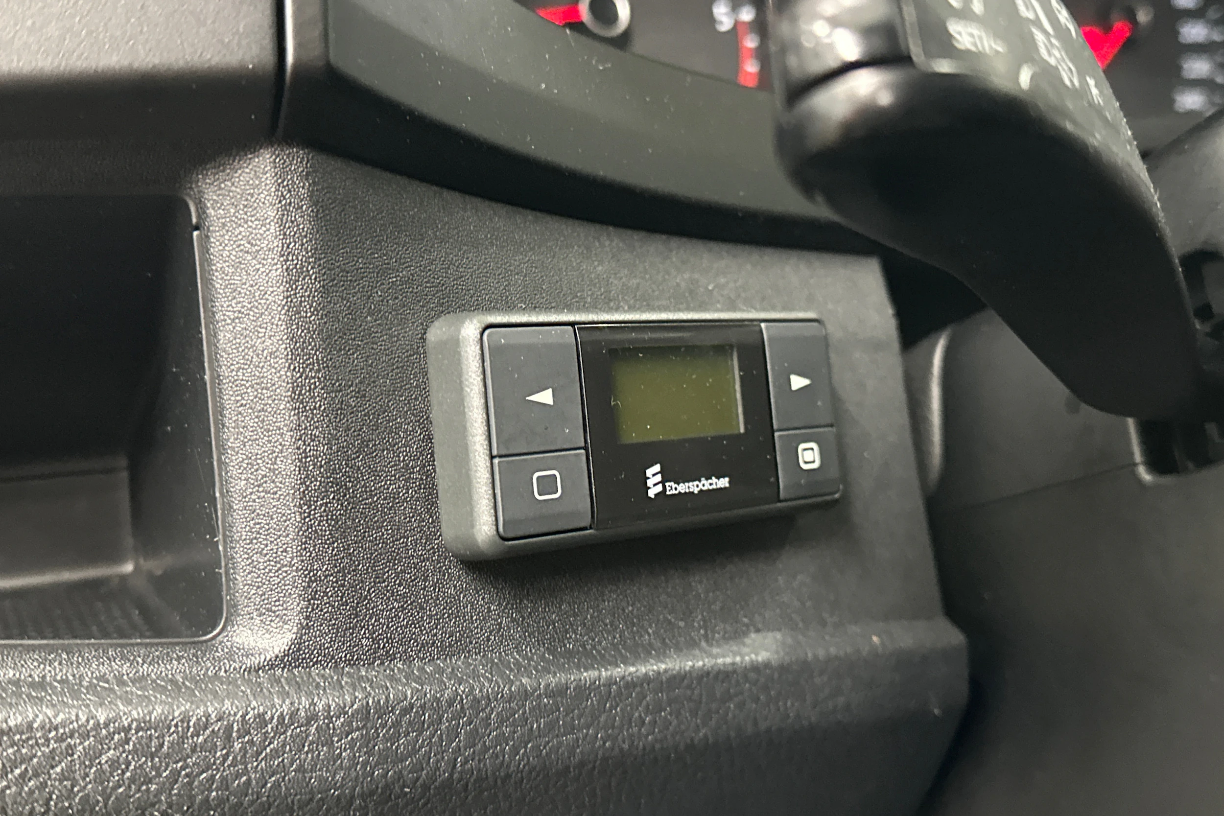 valkoinen Volkswagen Transporter 2018 kuva 12.