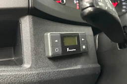 valkoinen Volkswagen Transporter 2018 kuva 12.