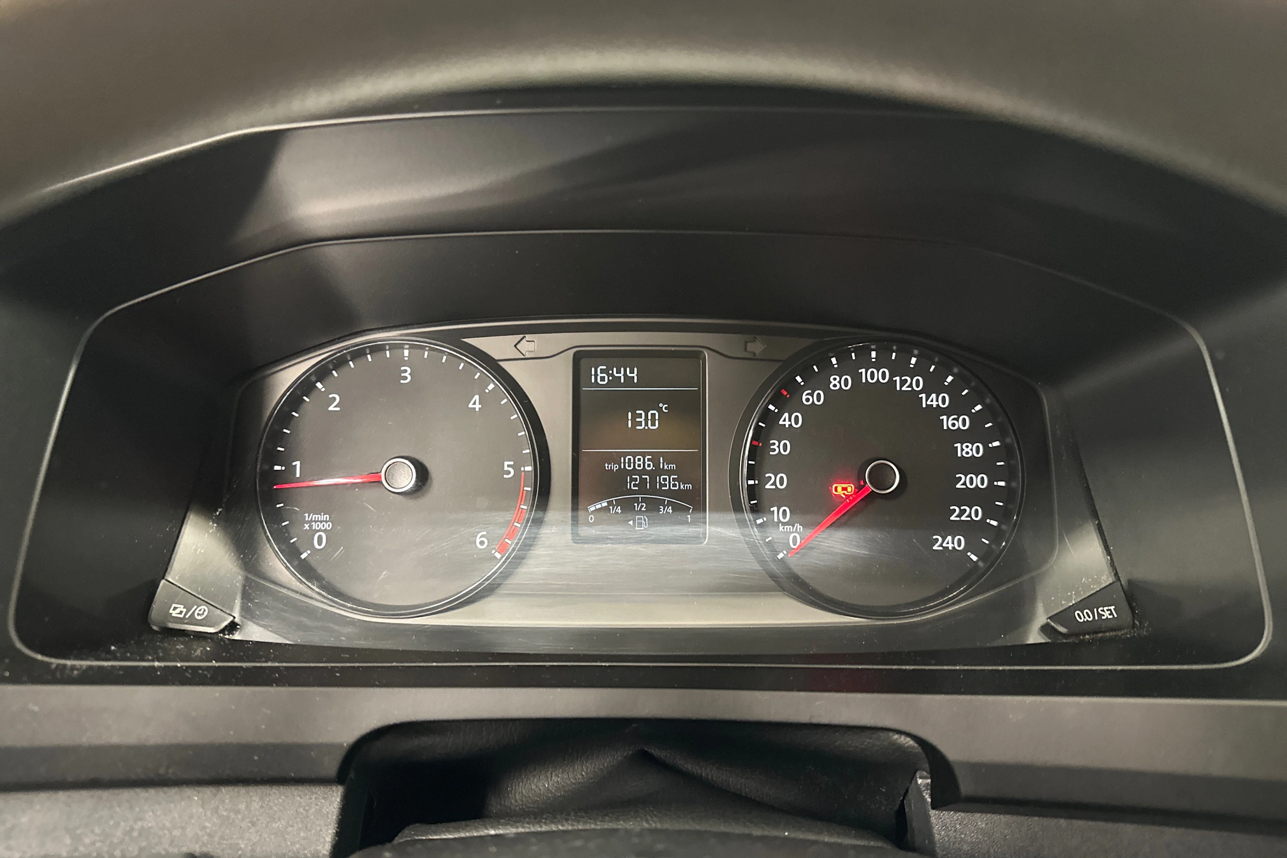 valkoinen Volkswagen Transporter 2018 kuva 13.