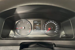 valkoinen Volkswagen Transporter 2018 kuva 13.