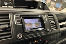 valkoinen Volkswagen Transporter 2018 kuva 14.