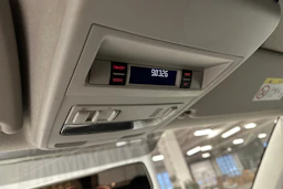 valkoinen Volkswagen Transporter 2018 kuva 18.