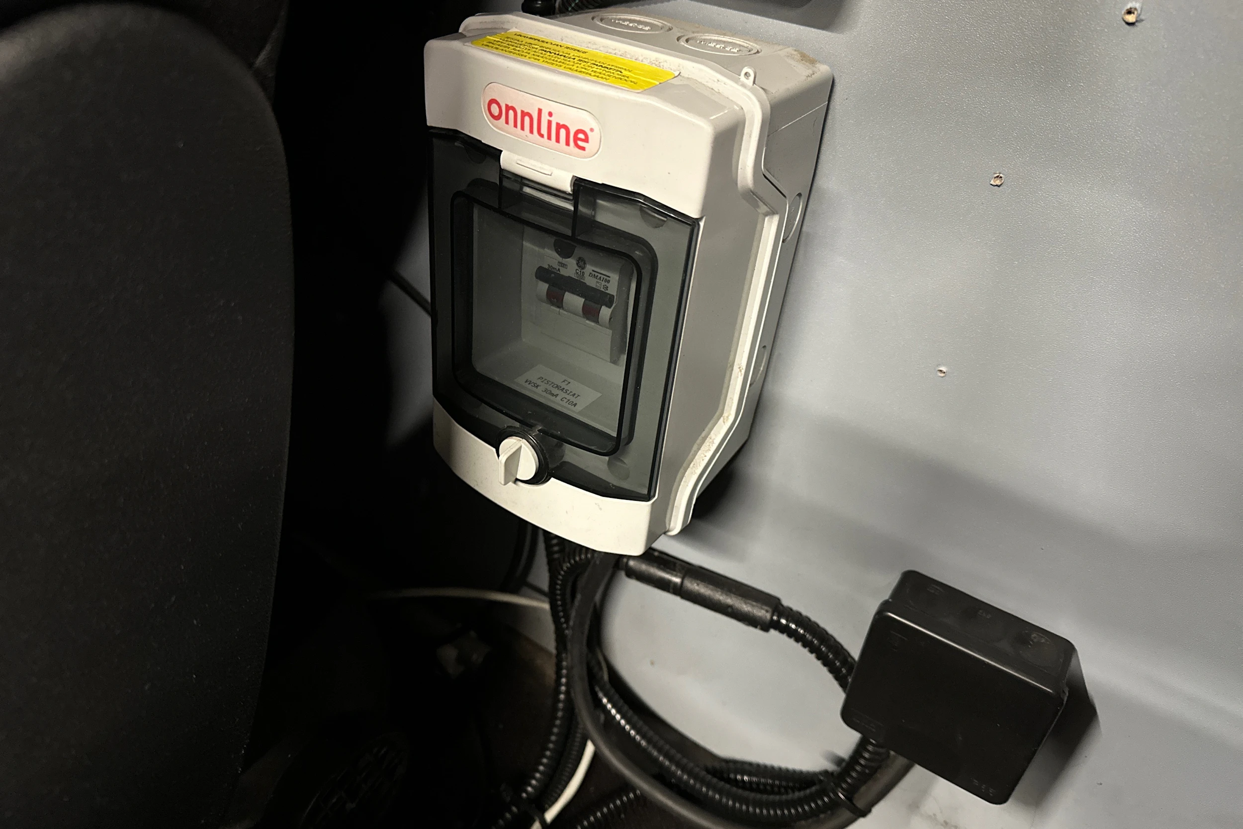 valkoinen Volkswagen Transporter 2018 kuva 20.