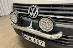 valkoinen Volkswagen Transporter 2018 kuva 22.