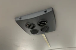 valkoinen Volkswagen Transporter 2018 kuva 30.