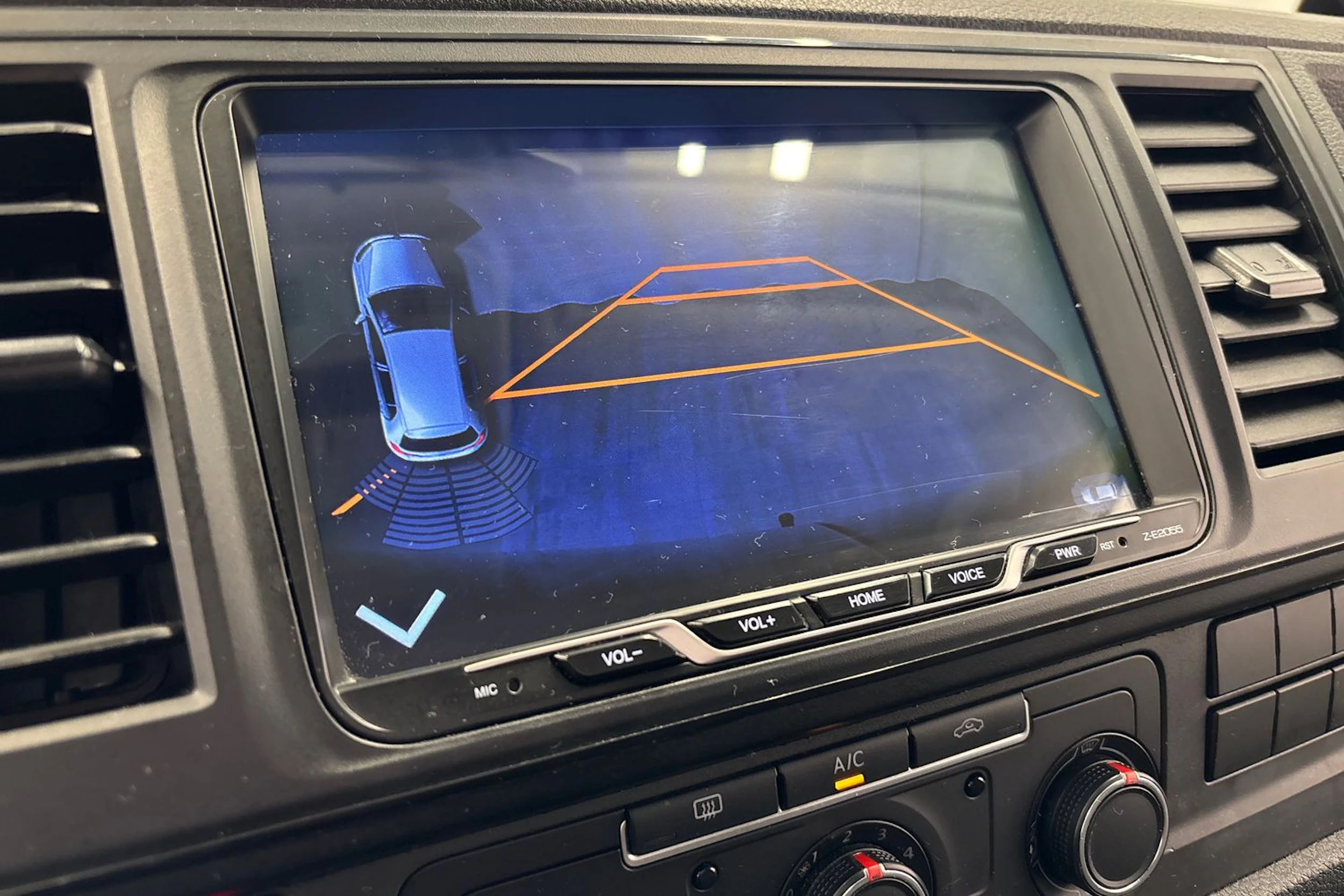 harmaa Volkswagen Transporter 2018 kuva 10.