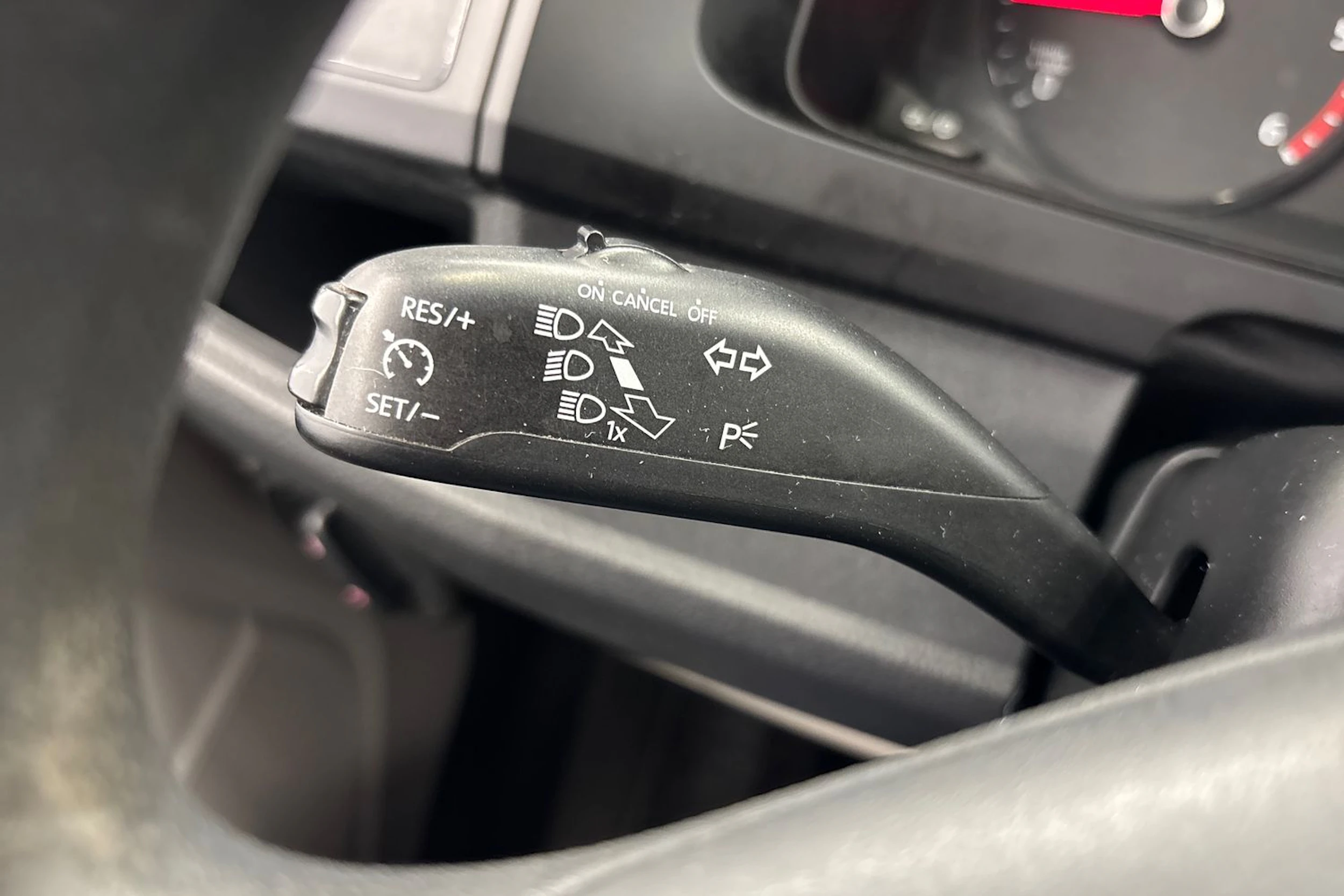 harmaa Volkswagen Transporter 2018 kuva 11.