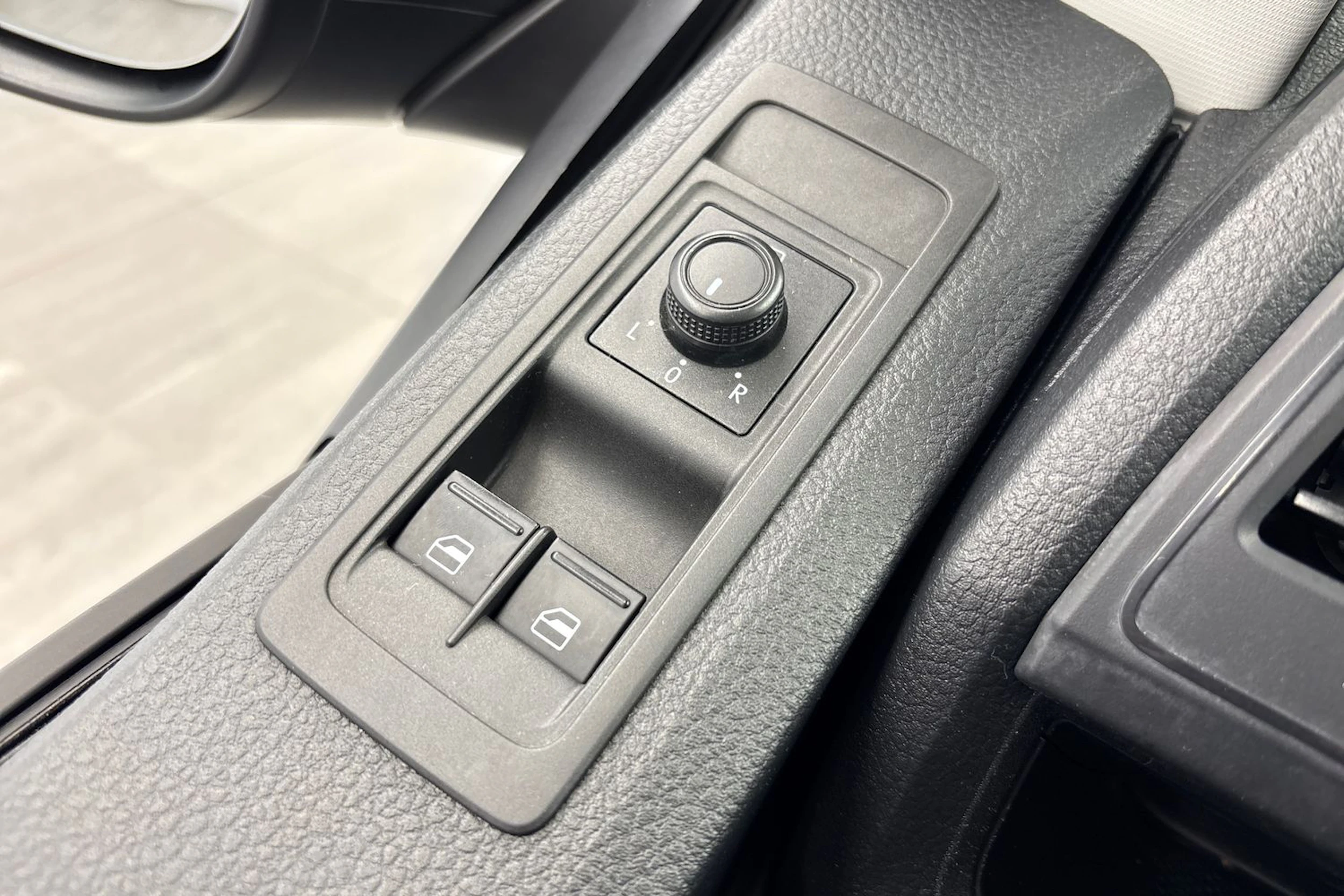 harmaa Volkswagen Transporter 2018 kuva 12.