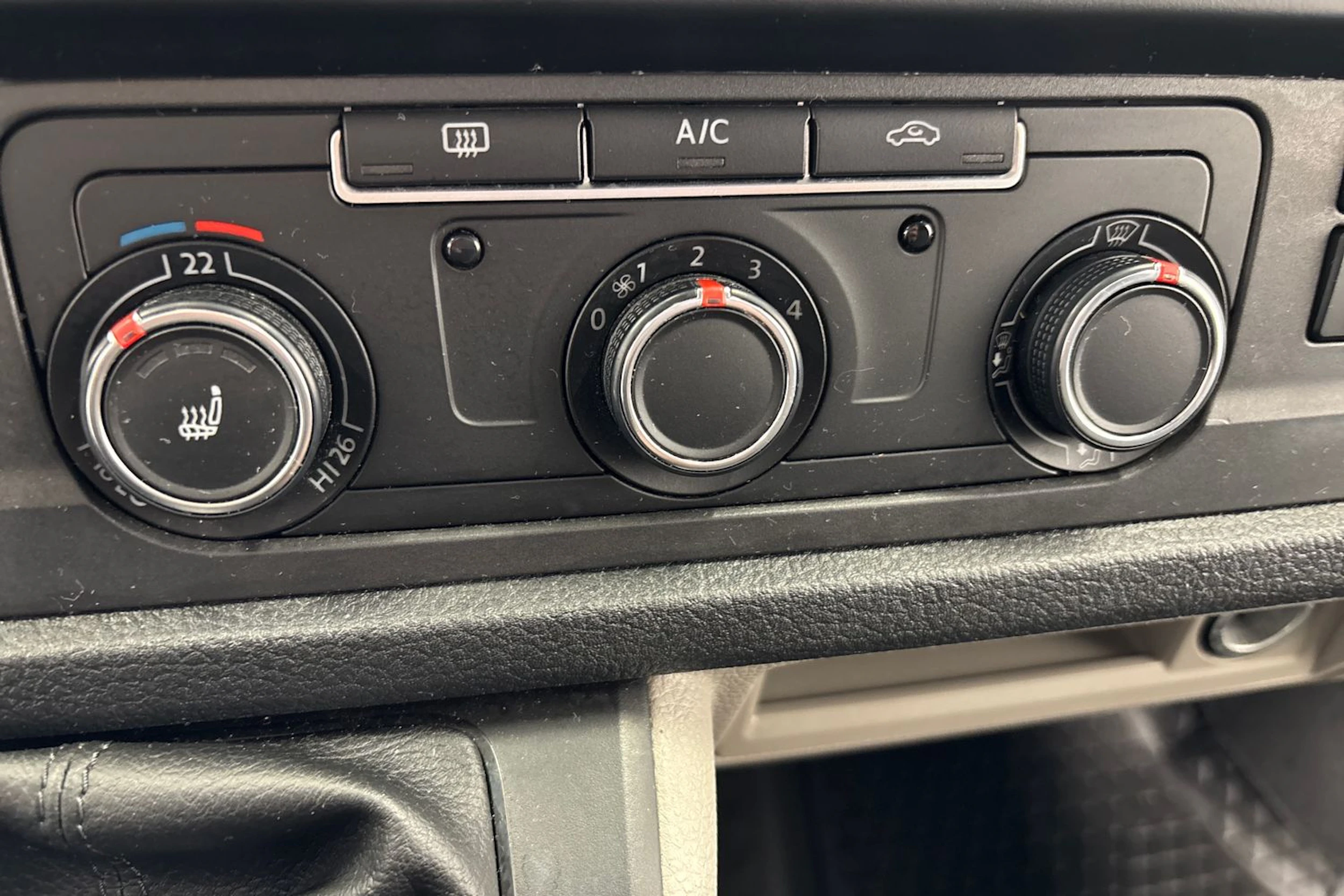 harmaa Volkswagen Transporter 2018 kuva 14.