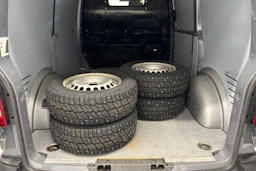 harmaa Volkswagen Transporter 2018 kuva 22.