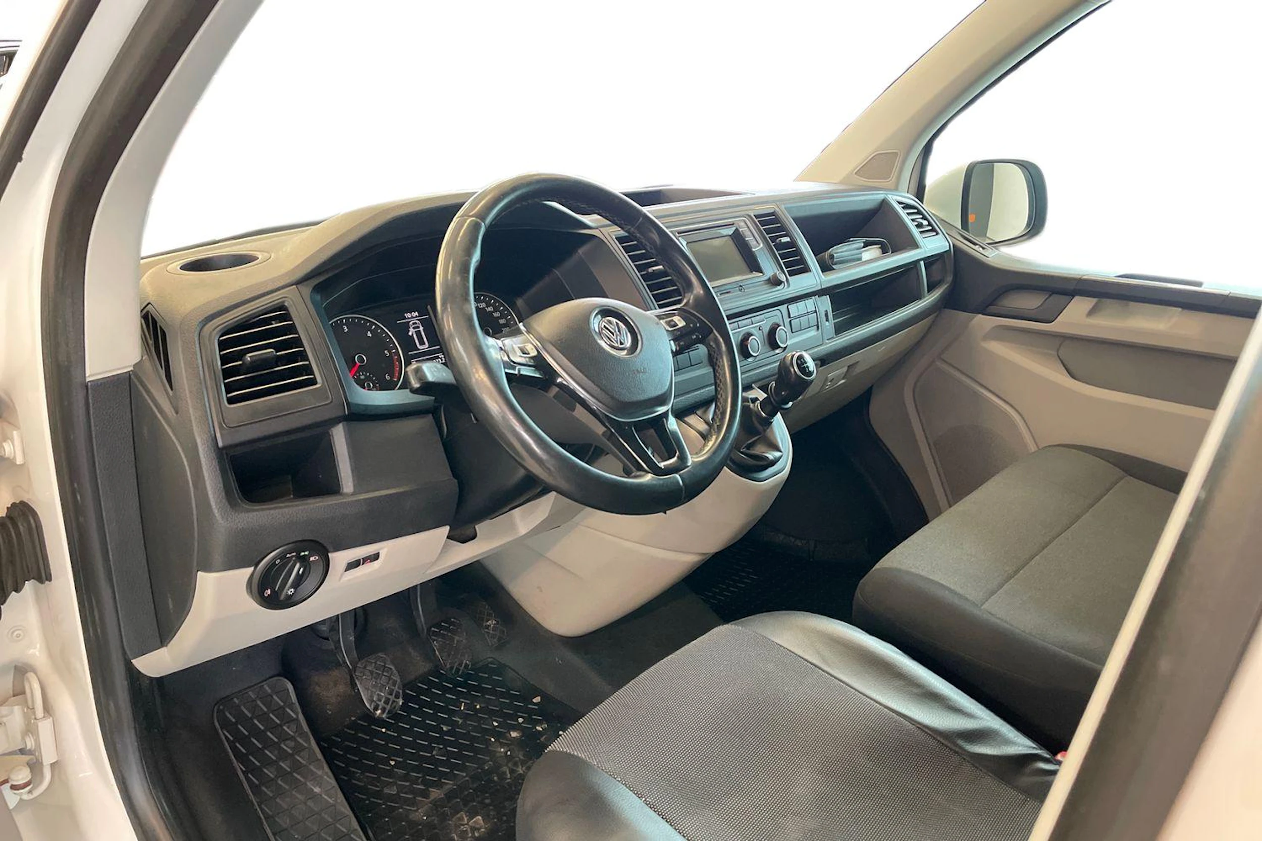 Valkoinen Volkswagen TRANSPORTER 2018 kuva 6.