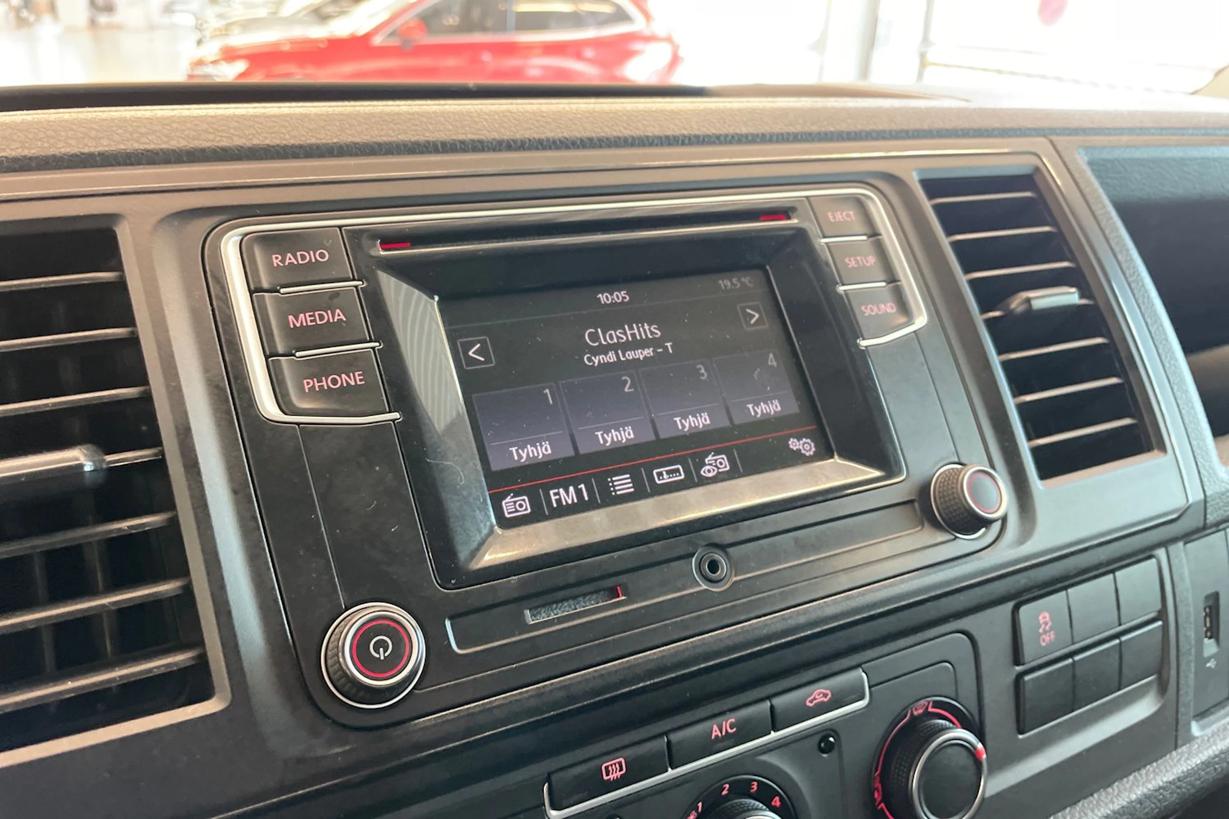 Valkoinen Volkswagen TRANSPORTER 2018 kuva 11.