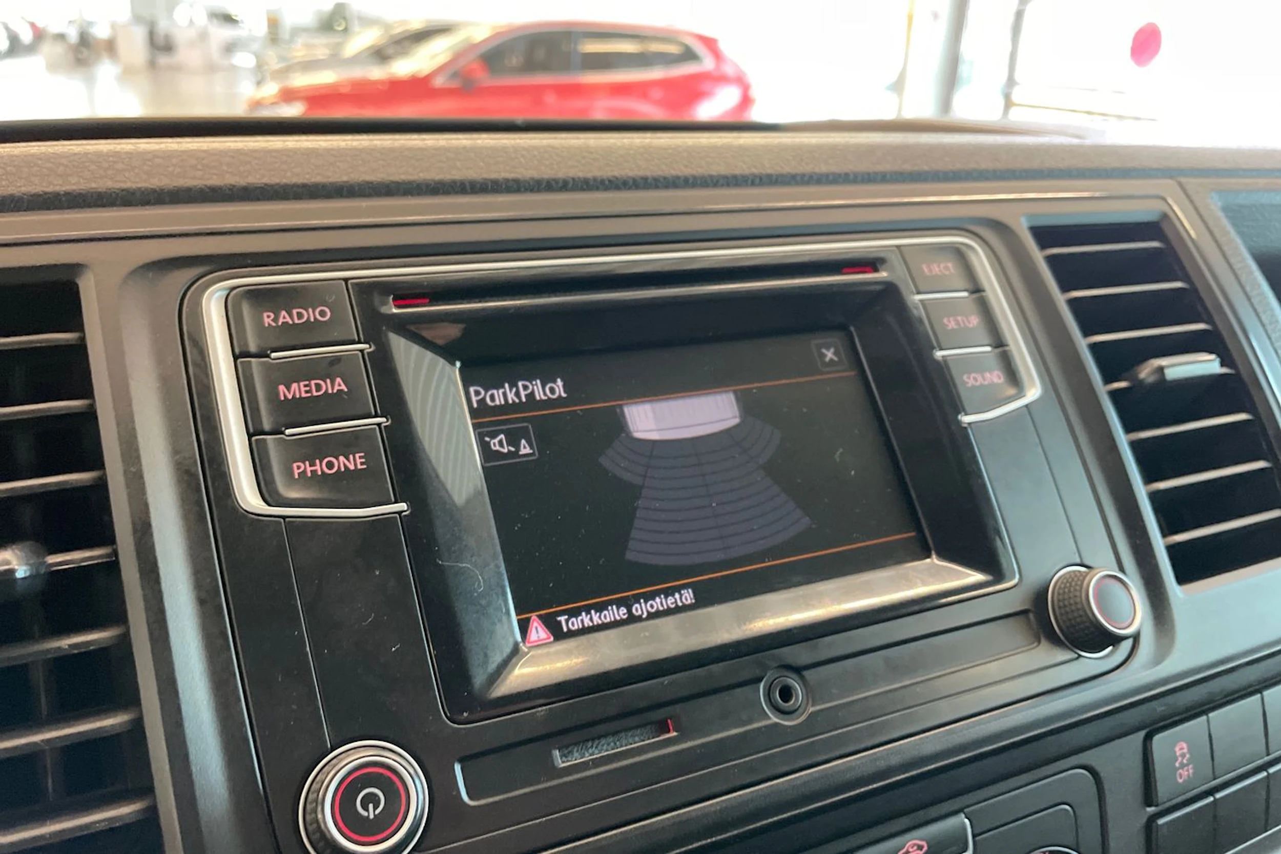 Valkoinen Volkswagen TRANSPORTER 2018 kuva 13.