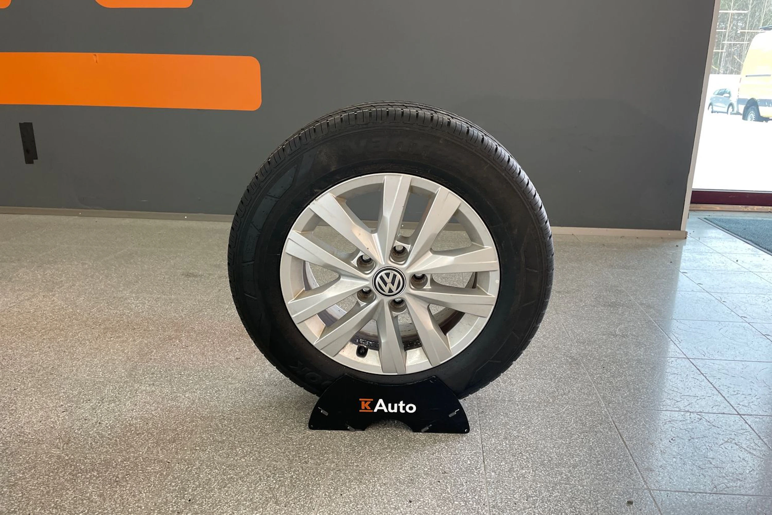 Valkoinen Volkswagen TRANSPORTER 2018 kuva 15.