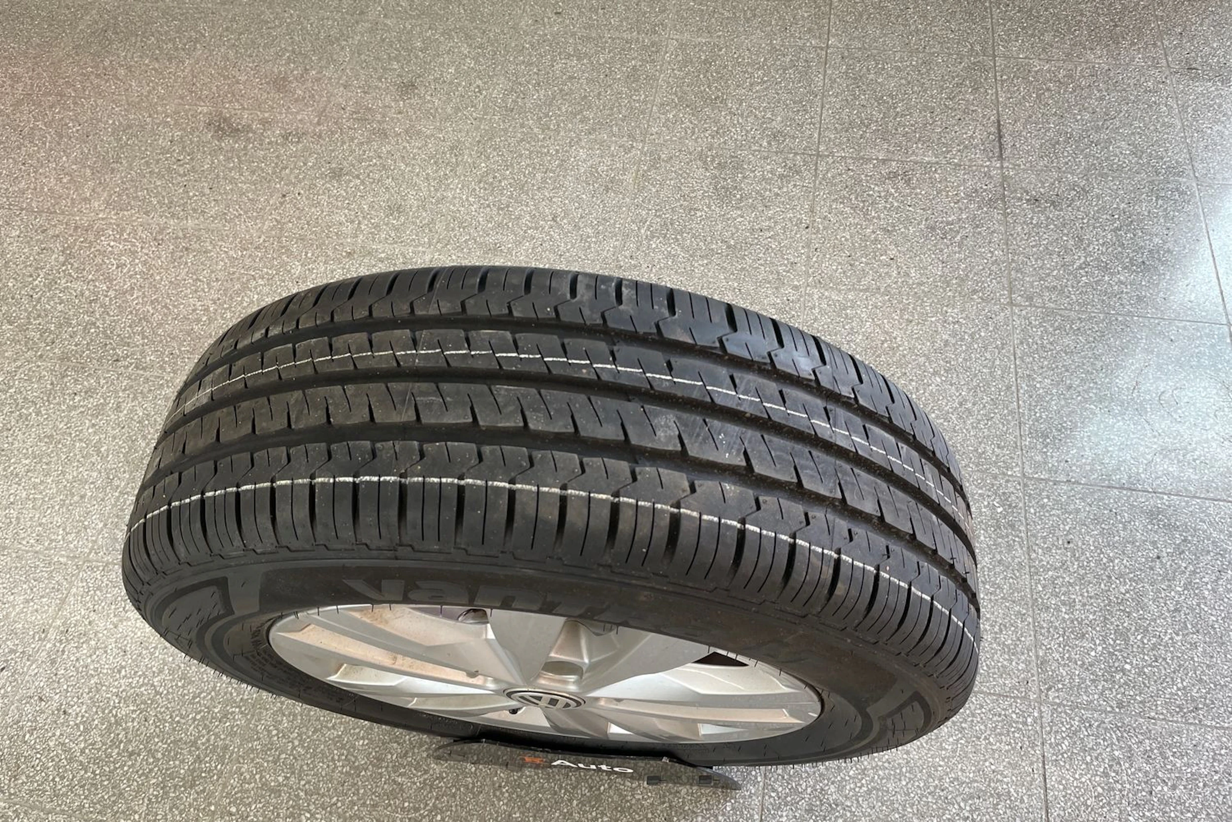 Valkoinen Volkswagen TRANSPORTER 2018 kuva 16.