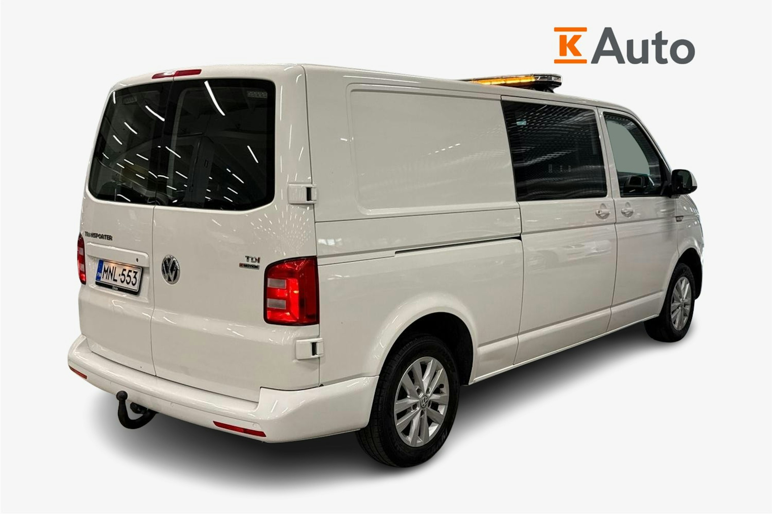 valkoinen Volkswagen Transporter 2018 kuva 2.