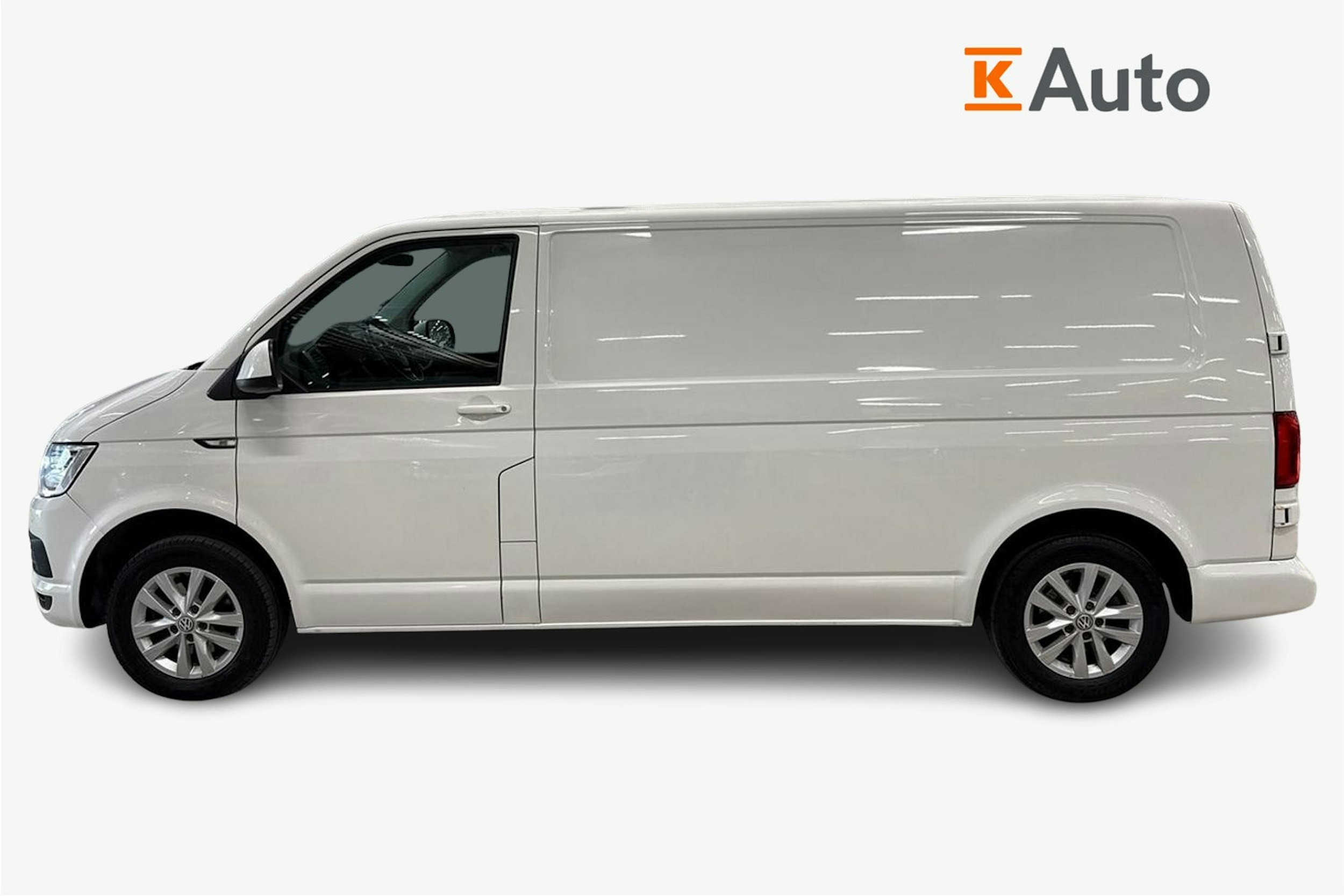 valkoinen Volkswagen Transporter 2018 kuva 5.