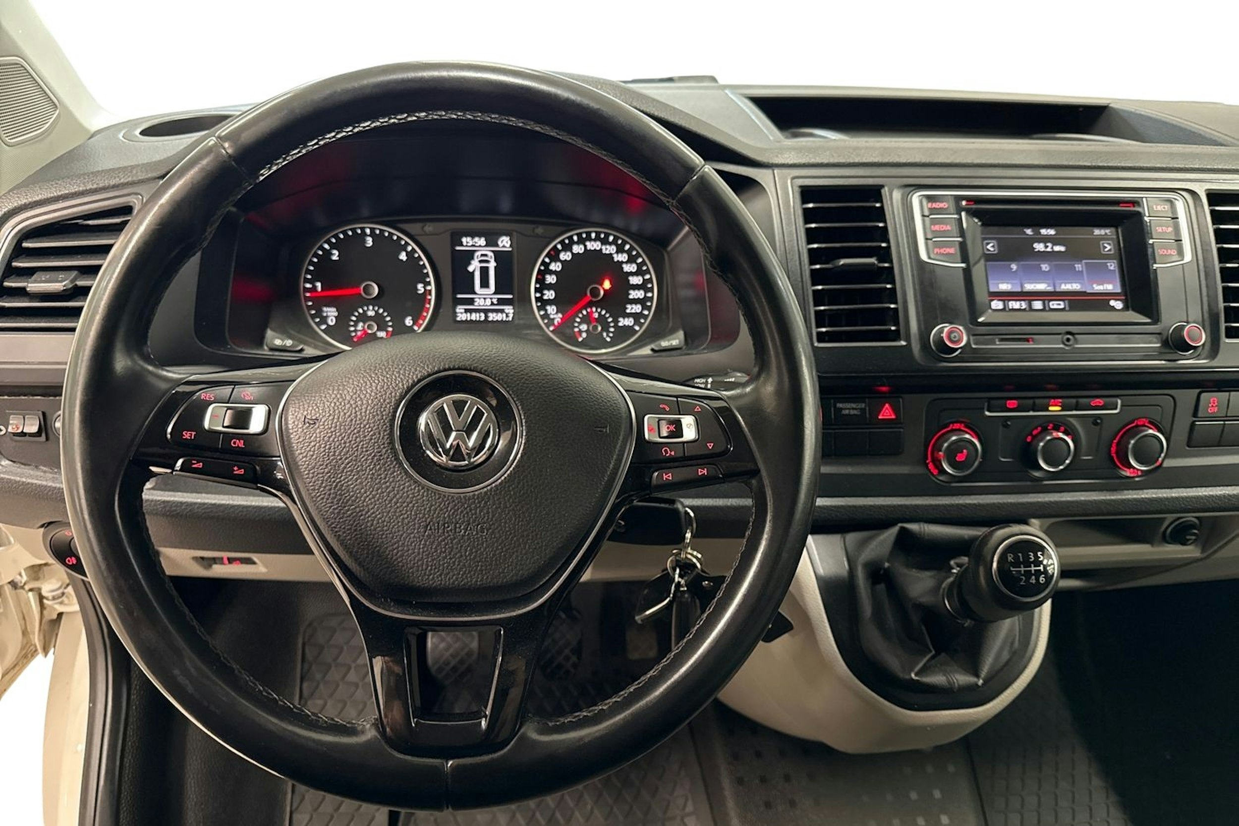 valkoinen Volkswagen Transporter 2018 kuva 7.