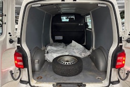 valkoinen Volkswagen Transporter 2018 kuva 12.