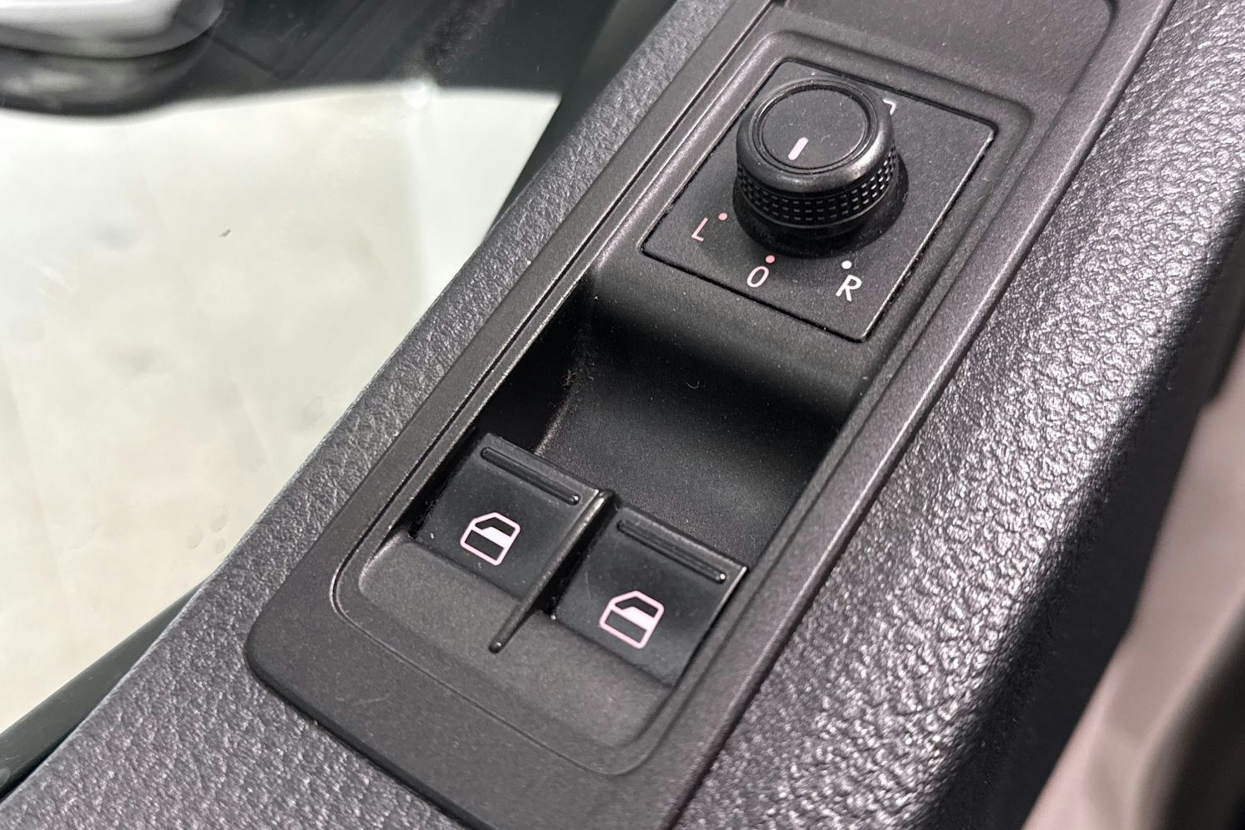 valkoinen Volkswagen Transporter 2018 kuva 16.